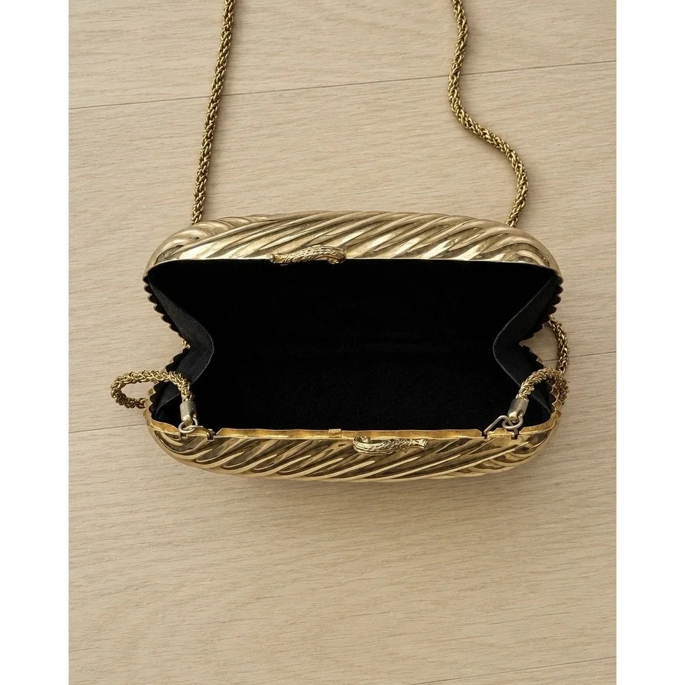 Vintage Made in Italy Gold Tone Metal Clutch Purse Evening Bag Chain Strap - Picture 3 of 6